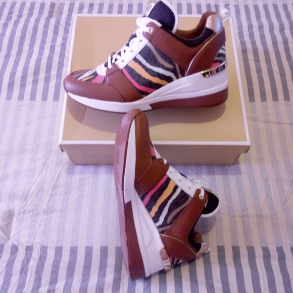 Michael Kors Georgie Trainer Extreme Sneakers - Picture 10 of 10